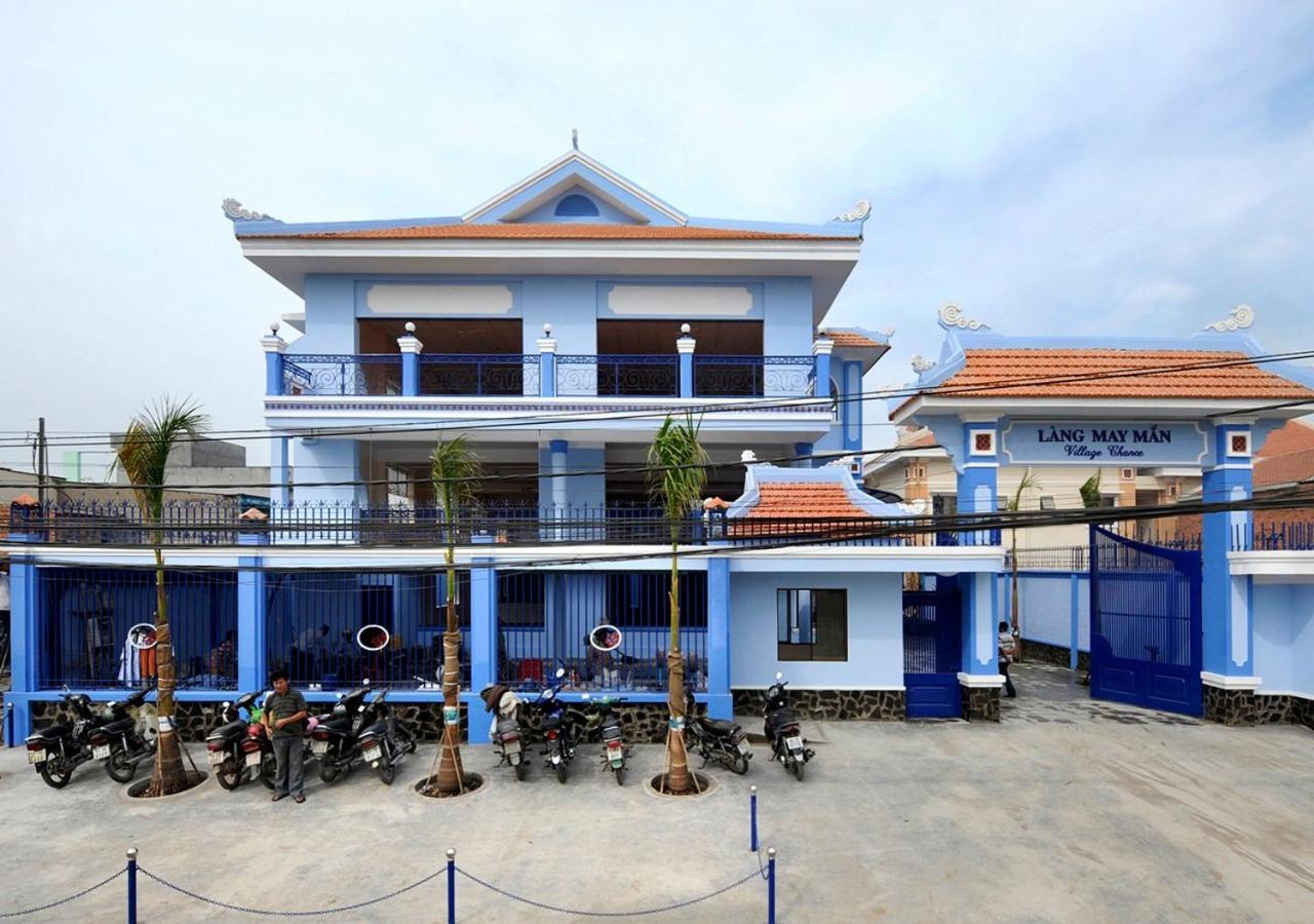 Nha Khach Lang May Man - Village Chance Ho Chi Minh City Exterior photo